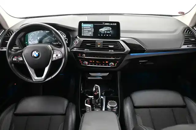 Musta Maastoauto, BMW X3 – FRI-703