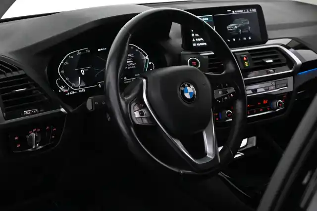 Musta Maastoauto, BMW X3 – FRI-703