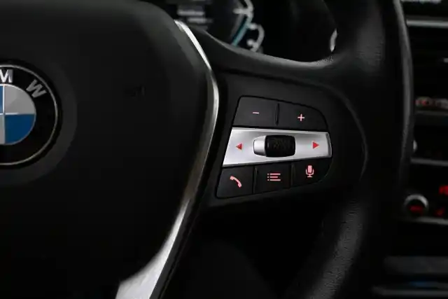 Musta Maastoauto, BMW X3 – FRI-703