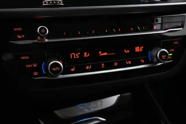 Musta Maastoauto, BMW X3 – FRI-703