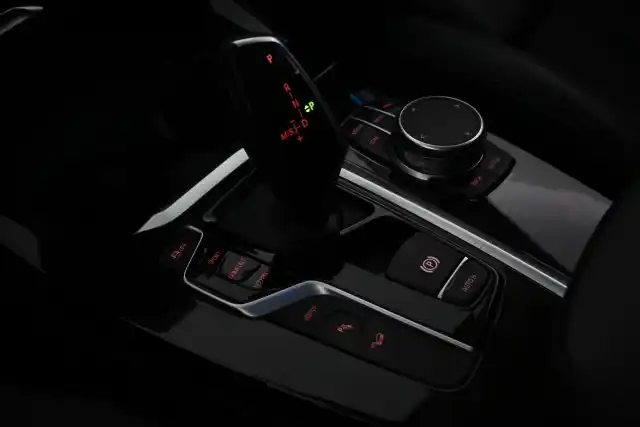 Musta Maastoauto, BMW X3 – FRI-703