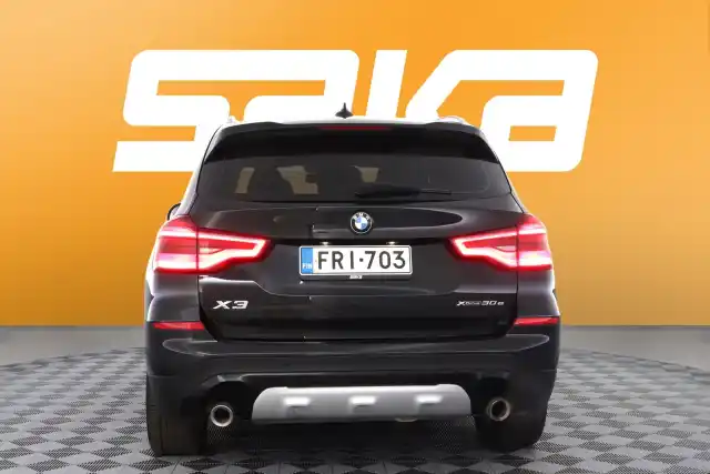 Musta Maastoauto, BMW X3 – FRI-703