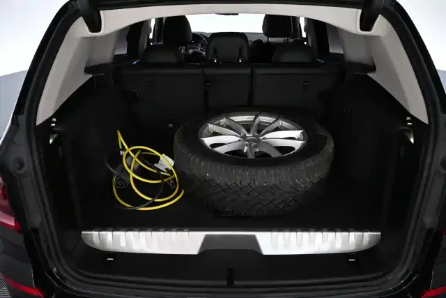 Musta Maastoauto, BMW X3 – FRI-703
