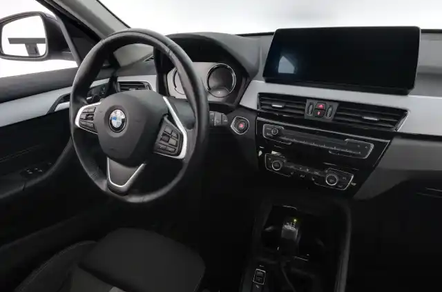 Sininen Maastoauto, BMW X1 – FRI-708