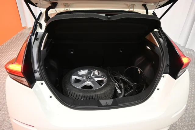 Valkoinen Viistoperä, Nissan Leaf – FRI-733