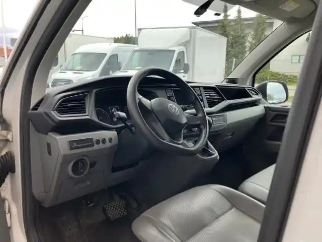 Valkoinen Pakettiauto, Volkswagen Transporter – FRM-507