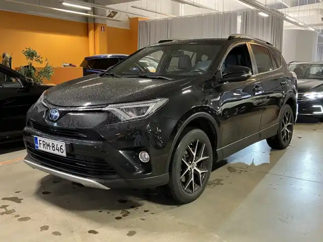 Musta Maastoauto, Toyota RAV4 – FRM-846
