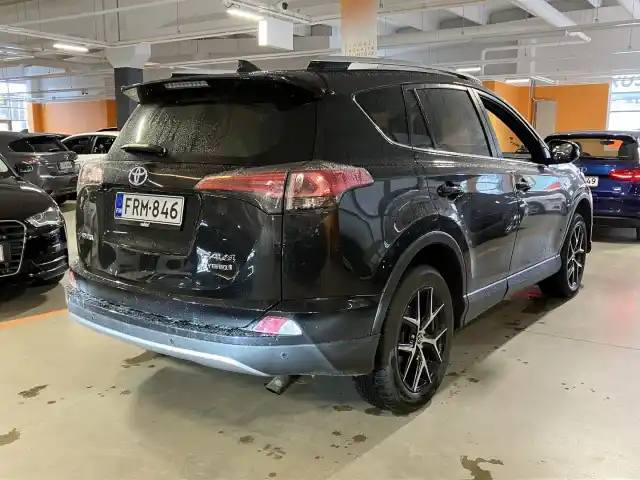 Musta Maastoauto, Toyota RAV4 – FRM-846