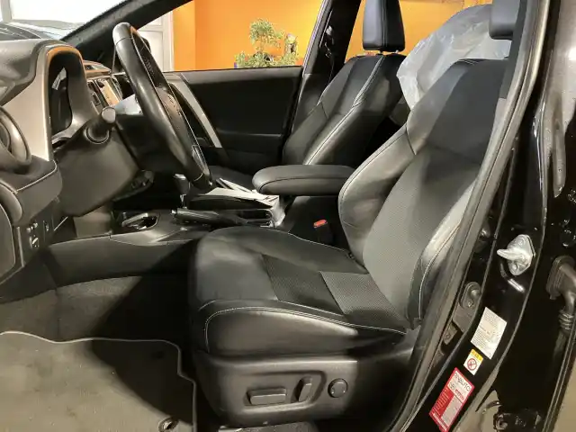 Musta Maastoauto, Toyota RAV4 – FRM-846