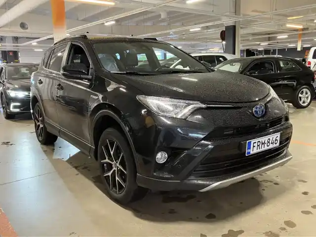 Musta Maastoauto, Toyota RAV4 – FRM-846