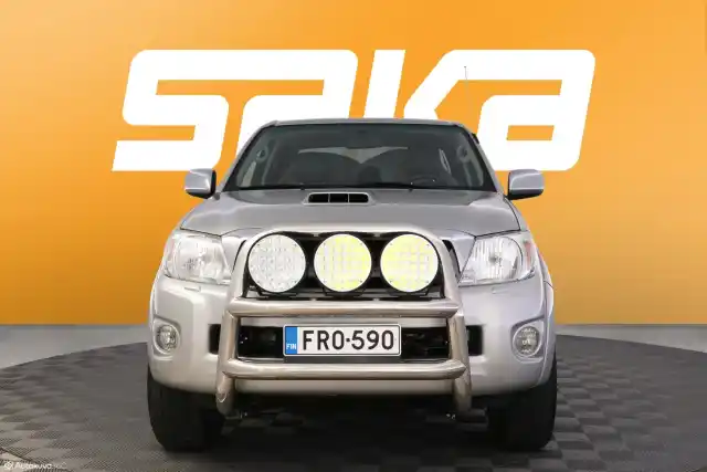 Harmaa Avolava, Toyota Hilux – FRO-590