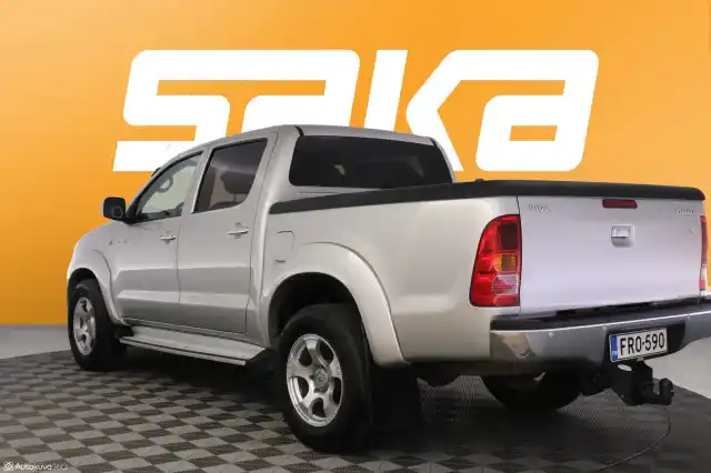 Harmaa Avolava, Toyota Hilux – FRO-590