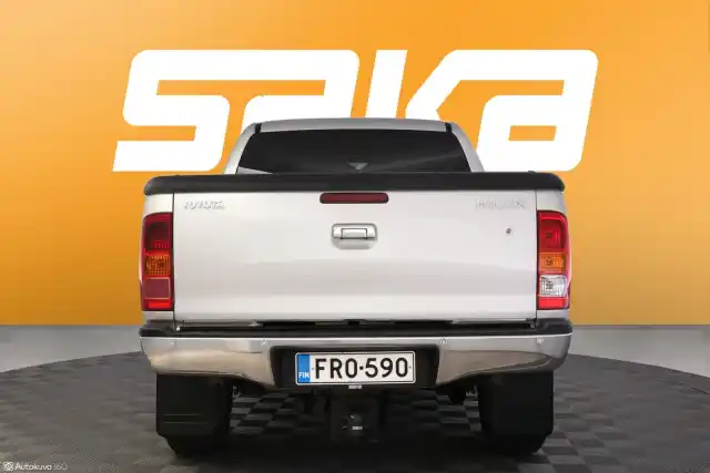 Harmaa Avolava, Toyota Hilux – FRO-590