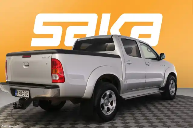 Harmaa Avolava, Toyota Hilux – FRO-590
