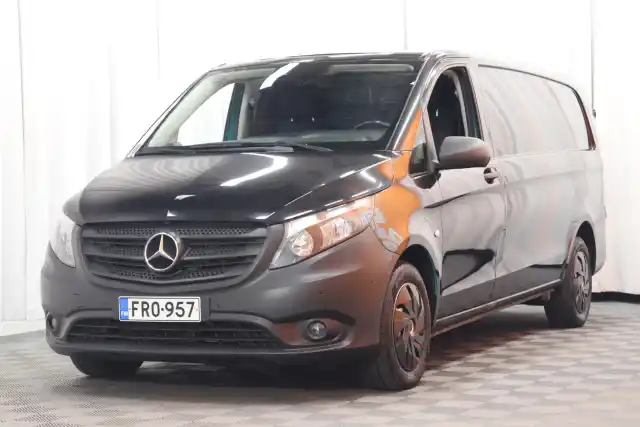 Vihreä Pakettiauto, Mercedes-Benz Vito – FRO-957