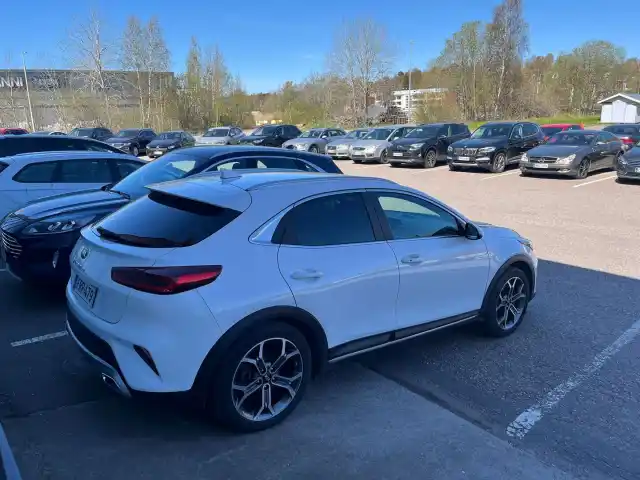 Valkoinen Viistoperä, Kia XCeed – FRP-479