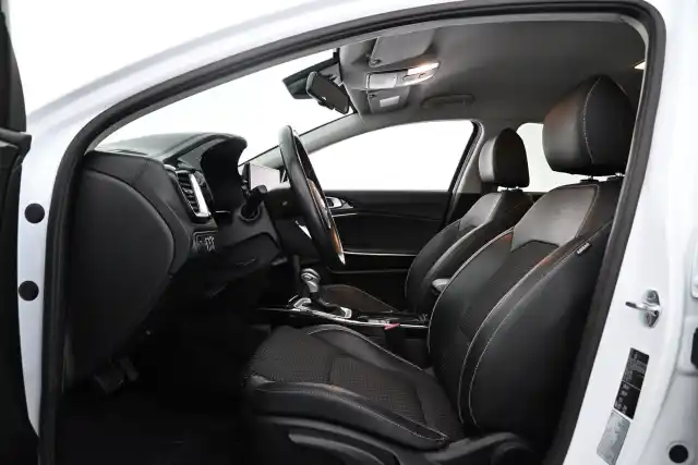 Valkoinen Viistoperä, Kia XCeed – FRP-479