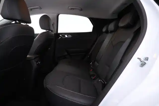 Valkoinen Viistoperä, Kia XCeed – FRP-479