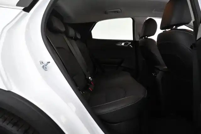 Valkoinen Viistoperä, Kia XCeed – FRP-479