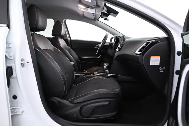 Valkoinen Viistoperä, Kia XCeed – FRP-479