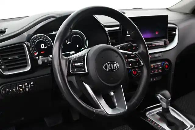 Valkoinen Viistoperä, Kia XCeed – FRP-479