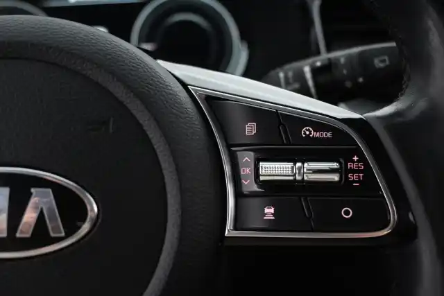 Valkoinen Viistoperä, Kia XCeed – FRP-479