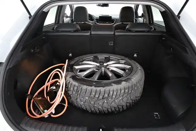 Valkoinen Viistoperä, Kia XCeed – FRP-479