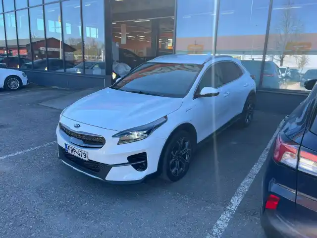 Valkoinen Viistoperä, Kia XCeed – FRP-479