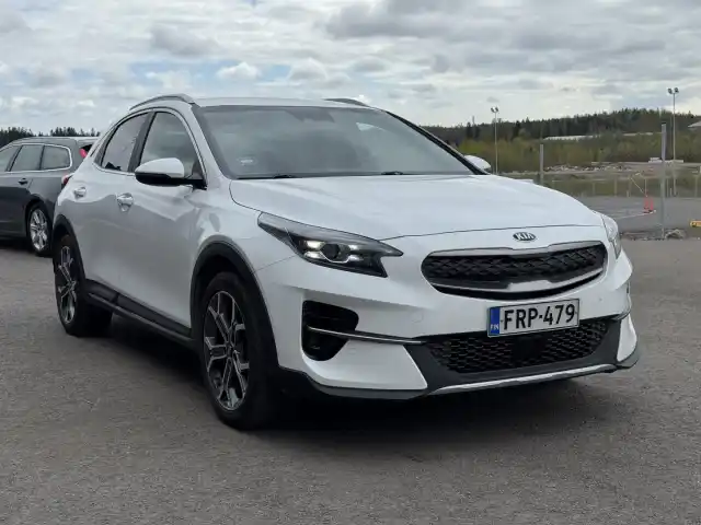 Valkoinen Viistoperä, Kia XCeed – FRP-479