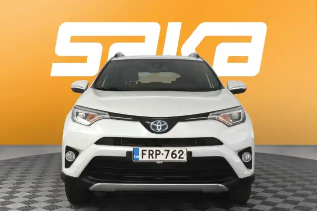 Valkoinen Maastoauto, Toyota RAV4 – FRP-762