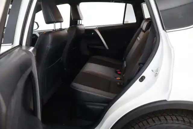 Valkoinen Maastoauto, Toyota RAV4 – FRP-762
