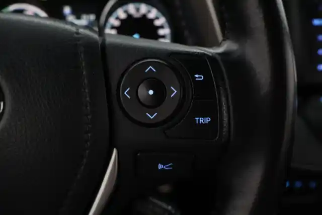 Valkoinen Maastoauto, Toyota RAV4 – FRP-762