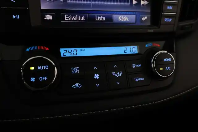 Valkoinen Maastoauto, Toyota RAV4 – FRP-762