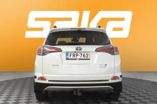 Valkoinen Maastoauto, Toyota RAV4 – FRP-762