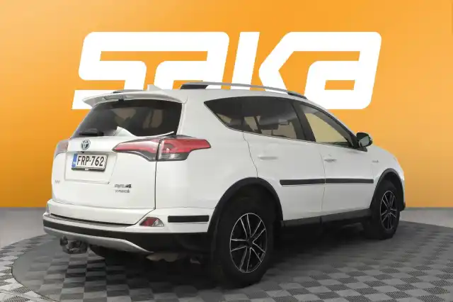 Valkoinen Maastoauto, Toyota RAV4 – FRP-762