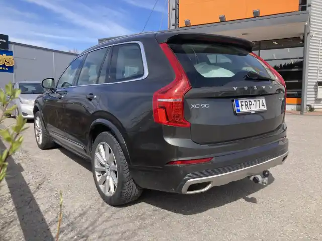 Harmaa Maastoauto, Volvo XC90 – FRP-774