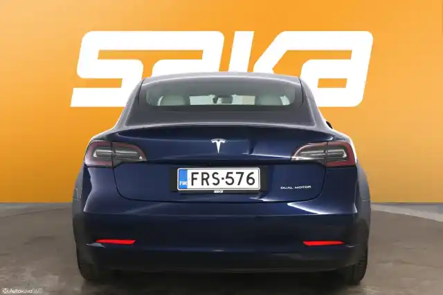 Sininen Sedan, Tesla Model 3 – FRS-576