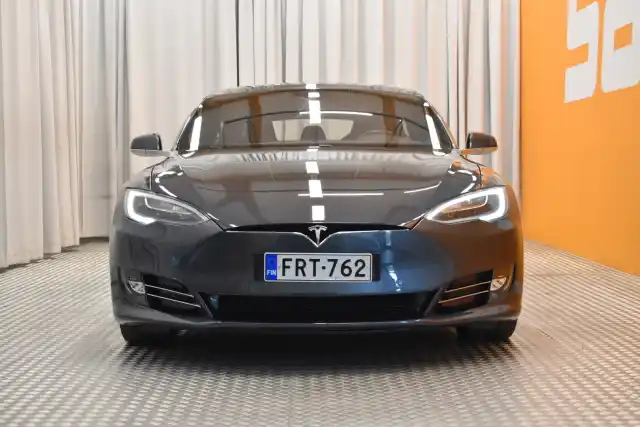 Harmaa Sedan, Tesla Model S – FRT-762