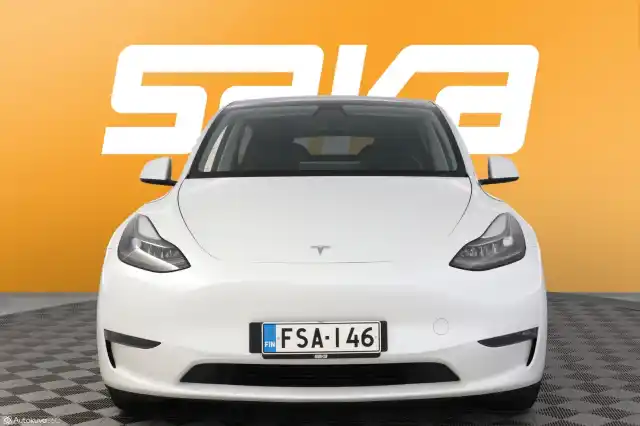 Valkoinen Maastoauto, Tesla Model Y – FSA-146