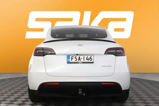 Valkoinen Maastoauto, Tesla Model Y – FSA-146