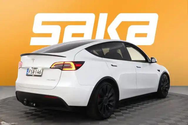 Valkoinen Maastoauto, Tesla Model Y – FSA-146
