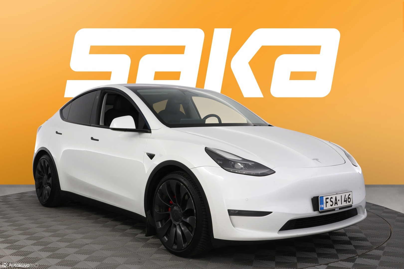 Valkoinen Maastoauto, Tesla Model Y – FSA-146