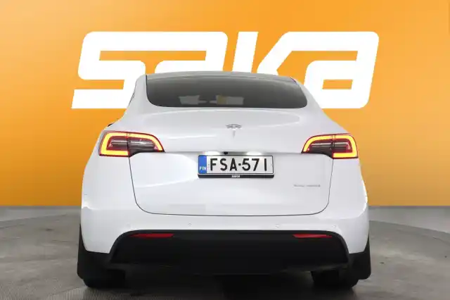 Valkoinen Maastoauto, Tesla Model Y – FSA-571