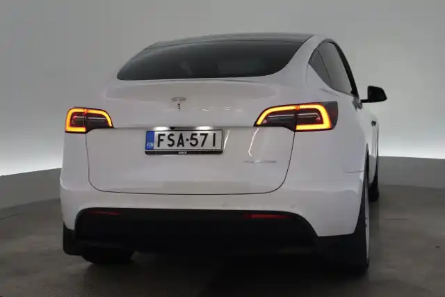 Valkoinen Maastoauto, Tesla Model Y – FSA-571