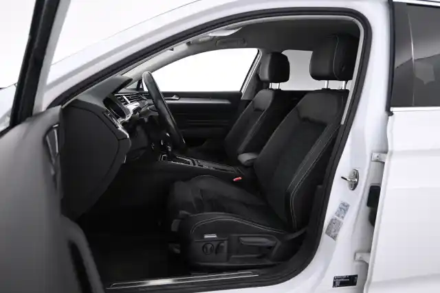 Valkoinen Farmari, Volkswagen Passat – FSA-714