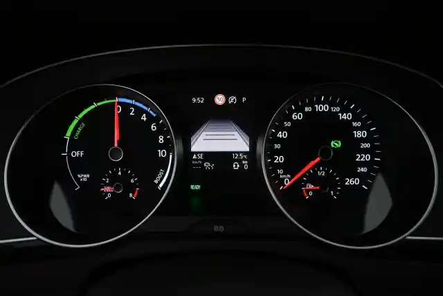 Valkoinen Farmari, Volkswagen Passat – FSA-714