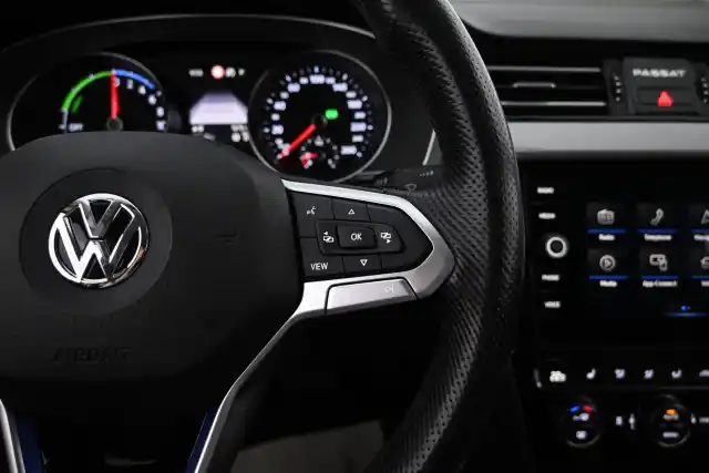 Valkoinen Farmari, Volkswagen Passat – FSA-714