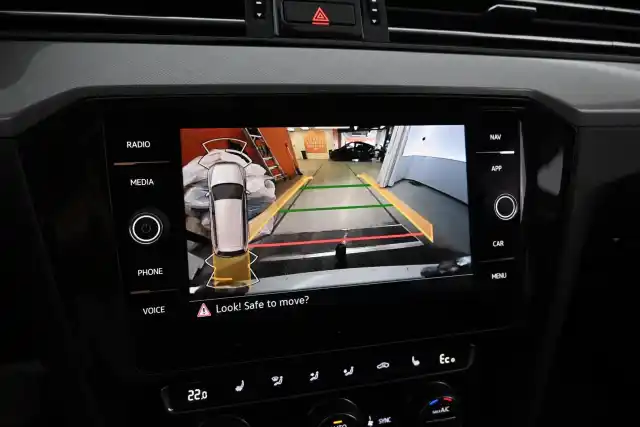 Valkoinen Farmari, Volkswagen Passat – FSA-714