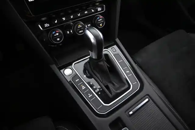Valkoinen Farmari, Volkswagen Passat – FSA-714