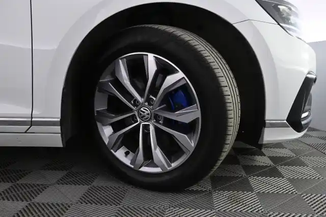 Valkoinen Farmari, Volkswagen Passat – FSA-714